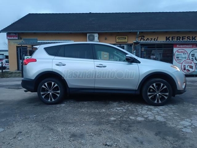 TOYOTA RAV 4 Rav4 2.2 D-4D Style Akár 3 év garancia! 4x4.Gazdagon felszerelt.Nagyon jó állapotban.Vonóhorog