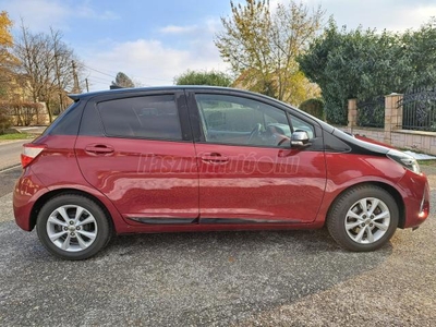 TOYOTA YARIS 1.5 Dual VVT-iE Selection Red