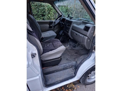 VOLKSWAGEN TRANSPORTER T4 Caravelle 1.9 (10 személyes ) 70K 2E2 1