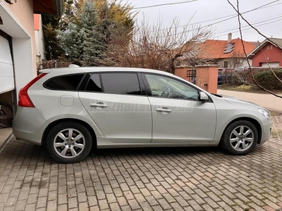 VOLVO V60 1.6 [T3] Kinetic