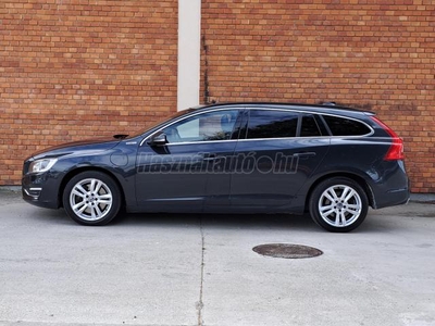 VOLVO V60 2.4 D [D6] PHEV AWD Summum Geartronic HIBRID-NAVI-NAPTETŐ-TÁVTARTÓ-HOLTTÉR-XENON-MEMÓRIA-ÁLLÓFŰTÉS-BŐR-KOCCANÁSGÁTLÓ