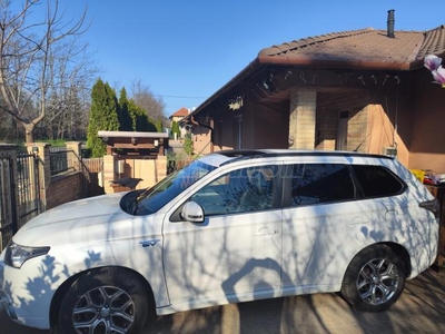 MITSUBISHI OUTLANDER 2.0 PHEV Instyle Navi 4WD CVT EU6 13.8 kW os akkupak