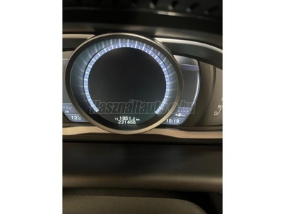 VOLVO XC60 2.4 D [D4] Momentum Geartronic