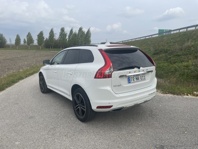 VOLVO XC60 2.4 D [D5] Momentum Geartronic