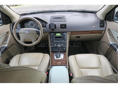 VOLVO XC90 2.4 D [D5] Momentum Geartronic