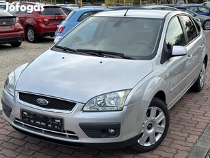 Ford Focus 1.6 Ghia Márkaszervíz Által Vezetett...