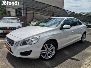 Volvo S60 1.6 D [D2] Momentum Színes Navi! DIGI...