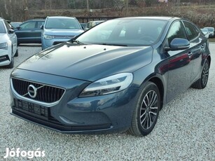 Volvo V40 2.0 D [D2] Momentum Szervizkönyv-Fris...