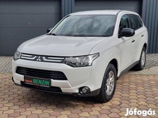 Mitsubishi Outlander 2.0 Mivec Invite 2WD Elegá...