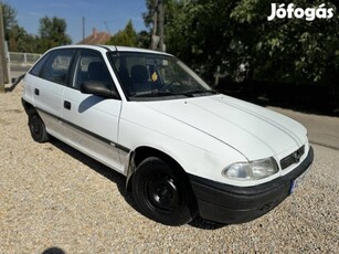 Opel Astra F 1.4 GL Vonóhorog