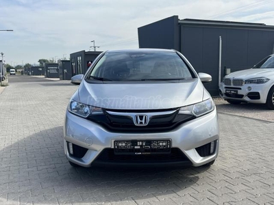 HONDA JAZZ 1.3 Comfort Vezetett szervizkönyv/ Tolatóradar/ Tempomat/ Vonóhorog