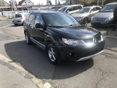 MITSUBISHI OUTLANDER 2.4 Instyle CVT + Navi