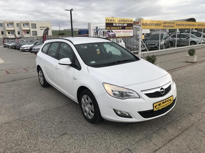 OPEL ASTRA J Sports Tourer 1.4 Selection Megkímélt! Végig Sz.könyv! 2.Tulaj! Moi.!