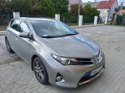 TOYOTA AURIS 1.8 HSD Active (Automata) 5 Literes városi fogyasztás. Toyota Hibrid garanciával. tulajdonostól!!