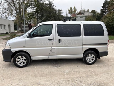 TOYOTA HI-ACE Hiace 2.5 D-4D 4WD Panel Van körablakos