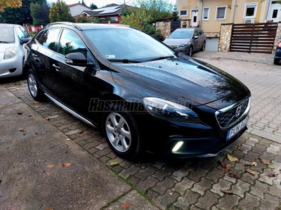 VOLVO V40 Cross Country 1.6 D [D2] ÚJ PORLSZTÓK.TOLATÓKEMERA.XENON FÉNYSZÓRÓK.VEZÉRLÉS CSERE ELVÉGEZVE!!!