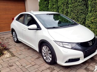 Honda Civic 1.8 Sport Gyönyház-fehér Kamera Ülé...