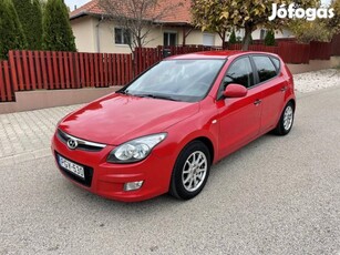 Hyundai I30 1.4 DOHC Comfort benzines szervizelt