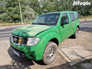 Nissan Pathfinder 2.5 D SE