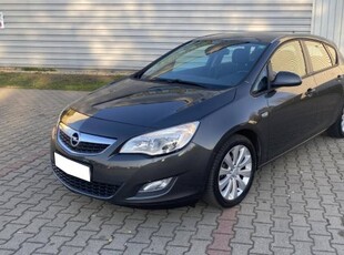 Opel Astra J 1.6 Enjoy