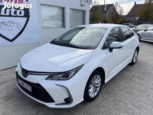 Toyota Corolla Sedan 1.6 Comfort Szervizkönyv /...