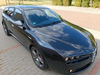 ALFA ROMEO 159 SW 2.0 JTDm 16V Distinctive EGYEDI EXCLUSIVE TI MODELL!2 ÉV FRISS KPM MŰSZAKI!VONÓHOROG!