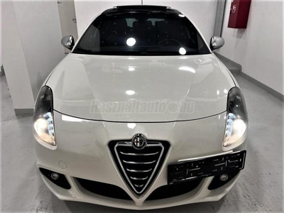 ALFA ROMEO GIULIETTA 1.4 TB MultiAir Distinctive Friss Műszaki /Panorámatető!Ruota turbina 18 / Trofeo 435) Felni!