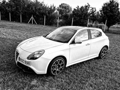 ALFA ROMEO GIULIETTA 2.0 JTDM-2 Distinctive QV LINE