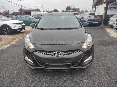 HYUNDAI I30 1.6 GDi Comfort Szervizkönyv