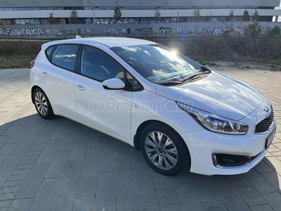 KIA CEE'D 1.4 CVVT LX Silver - Deluxe White