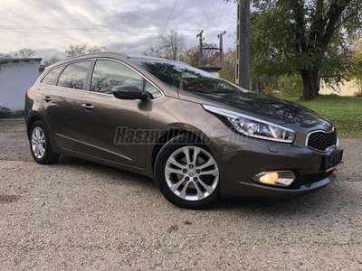 KIA CEE'D SW 1.6 GDI FIFA Limited XENON-LÁMPA.NAVIGÁCIÓ.DIGIT-KLÍMÁS.ÜLÉS-FŰTÉS.TEMPOAMT.BÉZS BELSŐVEL !!