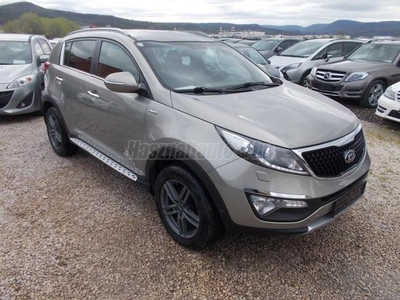 KIA SPORTAGE 2.0 CRDi EX 4x4 AKCIÓS ÁRON.SZERVIZKÖNYV.NAVIGÁCIÓ.BŐR.KULCS NÉLKÜLI RENDSZER.ÜLÉS FŰTÉS ELÖL-HÁ