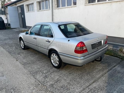 MERCEDES-BENZ C 220 Elegance 89000 km!