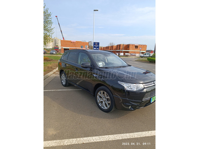 MITSUBISHI OUTLANDER 2.0 PHEV Instyle Navi 4WD CVT