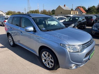 MITSUBISHI OUTLANDER 2.0 PHEV Instyle Navi 4WD CVT NTETŐ.KEYLESS.XENON.NAVI.KAMERA.EL.BŐR.ÜLÉSFŰTÉS