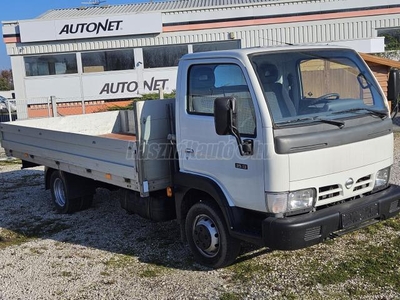 NISSAN CABSTAR 3.0 35.13 SC SWB Mod.2004 Alumínium platóval 4.3x2.2m.2év friss vizsgával