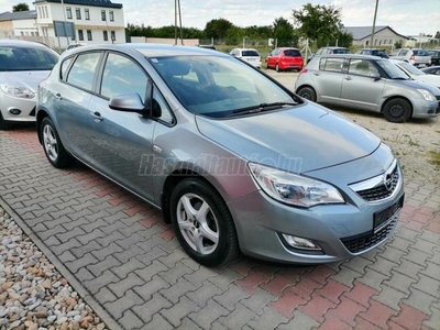 OPEL ASTRA J 1.4 Active