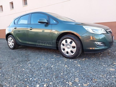 OPEL ASTRA J 1.4 Cosmo