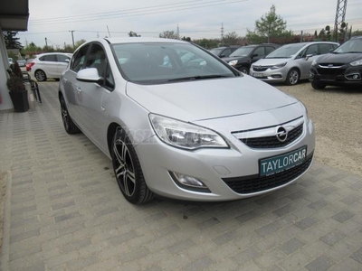 OPEL ASTRA J 1.4 T Essentia / 128 EZER KM / SZERVIZKÖYNV / ALU / PDC /