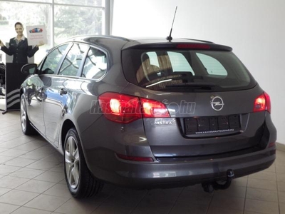 OPEL ASTRA J Sports Tourer 1.6 Selection