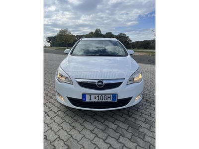 OPEL ASTRA J Sports Tourer 1.7 CDTI Cosmo