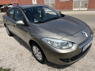 RENAULT FLUENCE 1.6 Exeption EURO5 MAGYARORSZÁGI TEMPOMAT SZERVIZKÖNYV