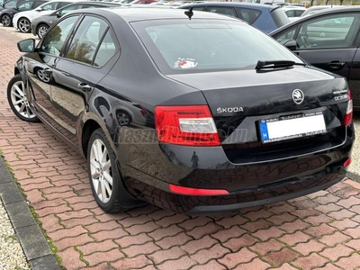 SKODA OCTAVIA 2.0 CR TDI Elegance DSG Márkaszervíz által Vezetett Szervízkönyv+ Számlák