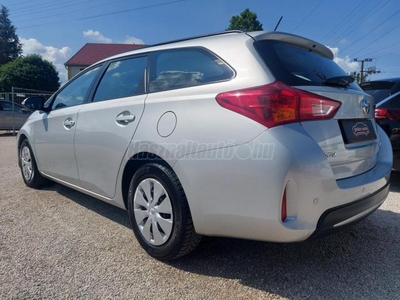 TOYOTA AURIS Touring Sports 1.33 Live 173.035 KM! MAGYARORSZÁGI! ELSŐ TULAJDONOS! GYÁRI FÉNYEzÉS!