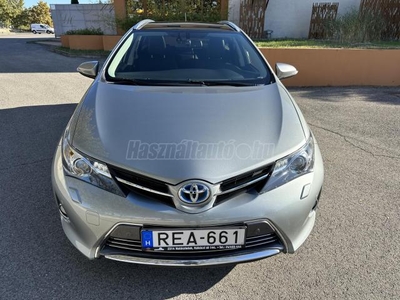 TOYOTA AURIS Touring Sports 1.8 HSD Executive Skyview TSS (Automata) Panoráma! Bi-xenon! Ülésfűtés! Navi! Tolatókamera! Friss műszaki vizsga!