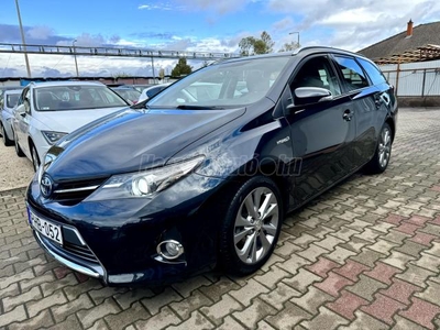 TOYOTA AURIS Touring Sports 1.8 HSD Lounge (Automata) Led fényszóró.Tolatókamera. Tempomat.Digitklíma!5Liter/100Km fogyasztás!