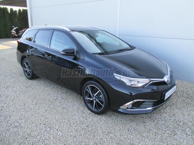 TOYOTA AURIS Touring Sports 1.8 HSD Selection (Automata) Szervizkönyv - LED - Digitklíma- Ülésfűtés - NAVI - Tolatókamera