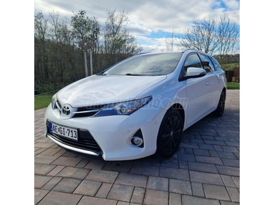 TOYOTA AURIS Touring Sports 2.0 D-4D Lounge KAMERA / TEMPOMAT / ÜLÉSFŰTÉS