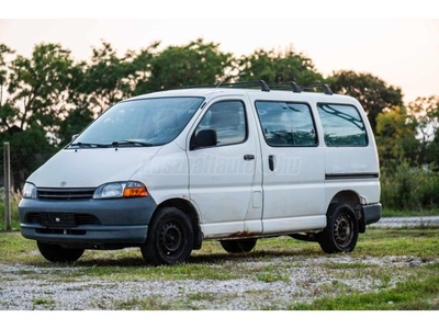 TOYOTA HI-ACE Hiace 2.4 D Glass Van 6személyes