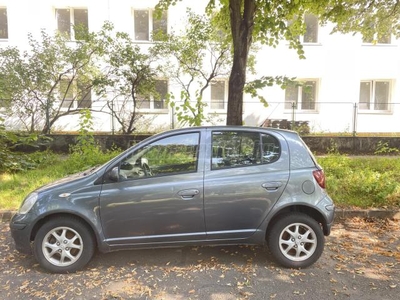 TOYOTA YARIS 1.3 Blue